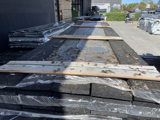 Ca. 37x Douglas planken fijnbezaagd zwart gecoat, 22x200mm, lengte 400